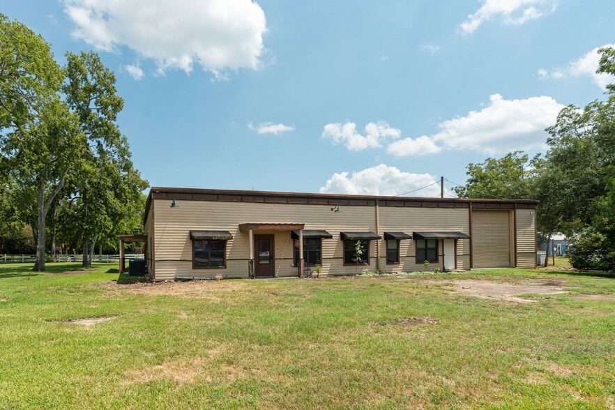 More Photos Of 213 Prairie St, Montgomery Industrial For Sale