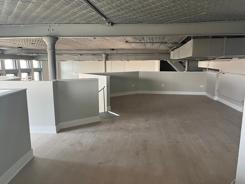 More Photos Of 1105 W Chicago Ave, Chicago Loft Creative Space For Lease