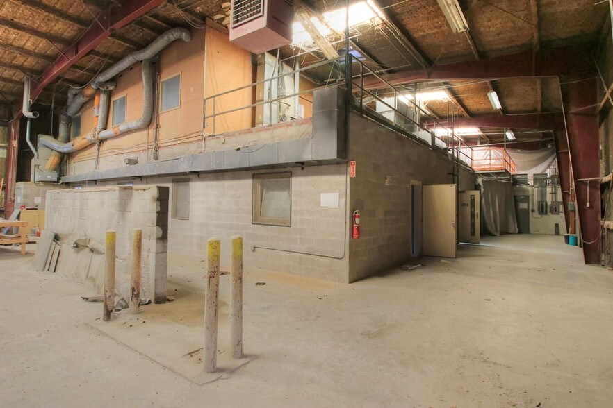 More Photos Of 66 W Colorado Ave, Memphis Warehouse For Sale