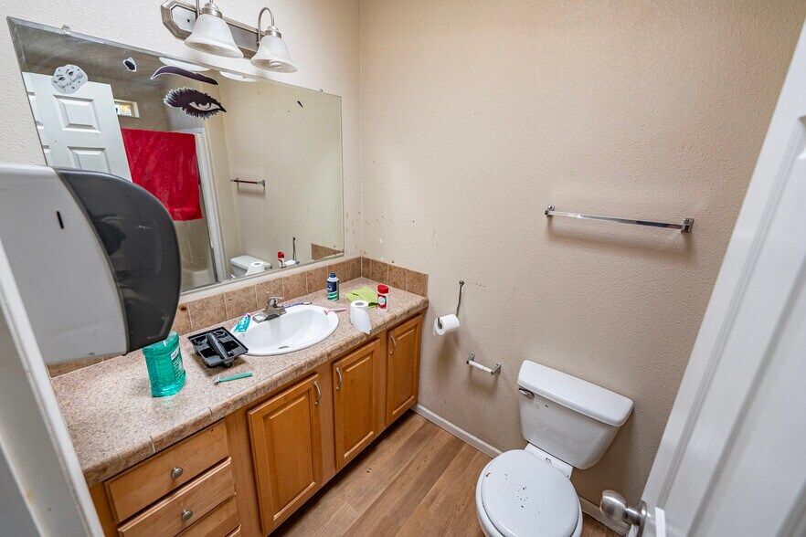 More Photos Of 5221 Hwy 68, Golden Valley Flex For Sale