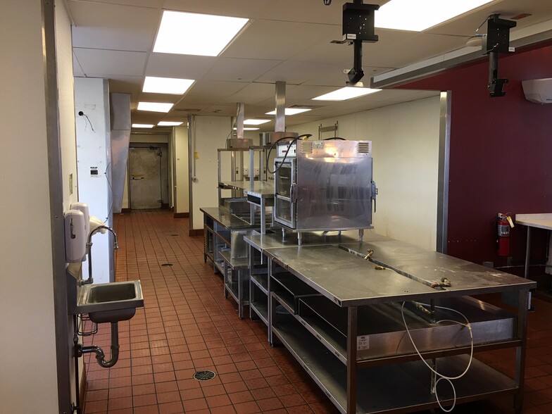 More Photos Of 800 W Walnut St, Watseka Fast Food For Lease