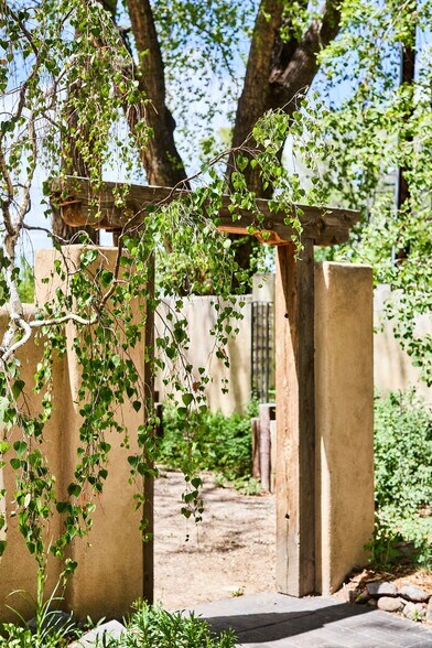 More Photos Of 405 Cordoba Ln, Taos Hotel For Sale