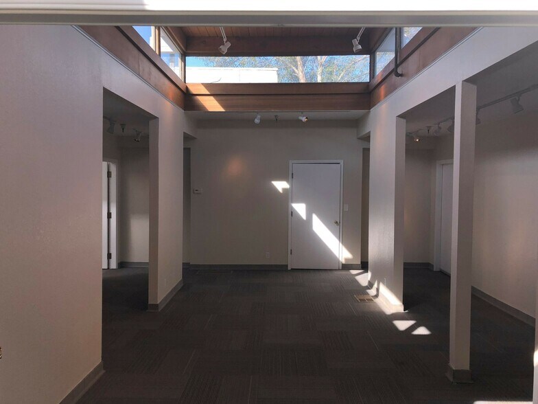 More Photos Of 1020-1040 Clinton St, Napa Office For Lease