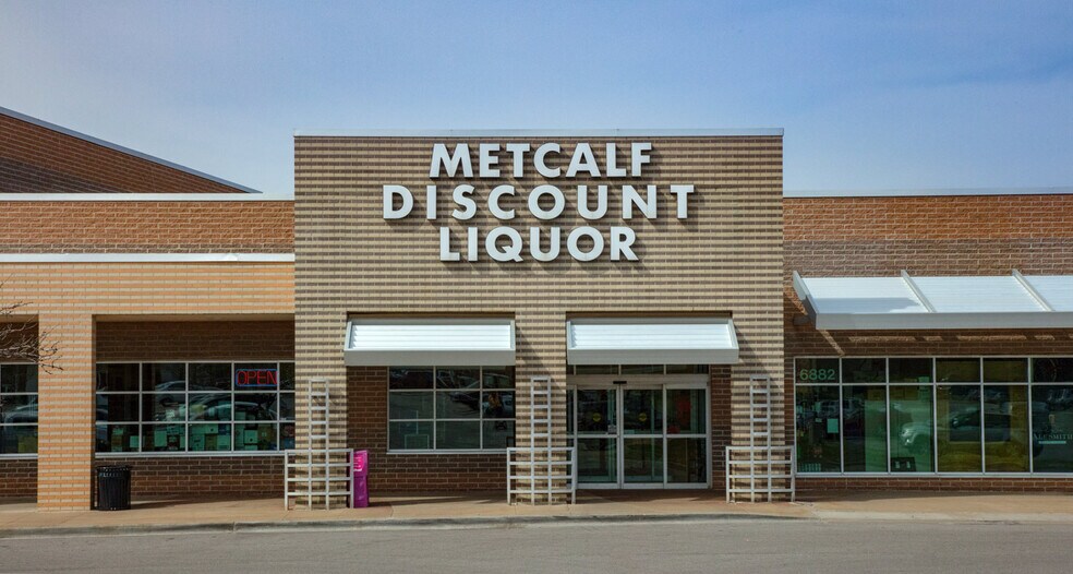 More Photos Of 6882-6936 W 135th St, Overland Park Unknown For Lease