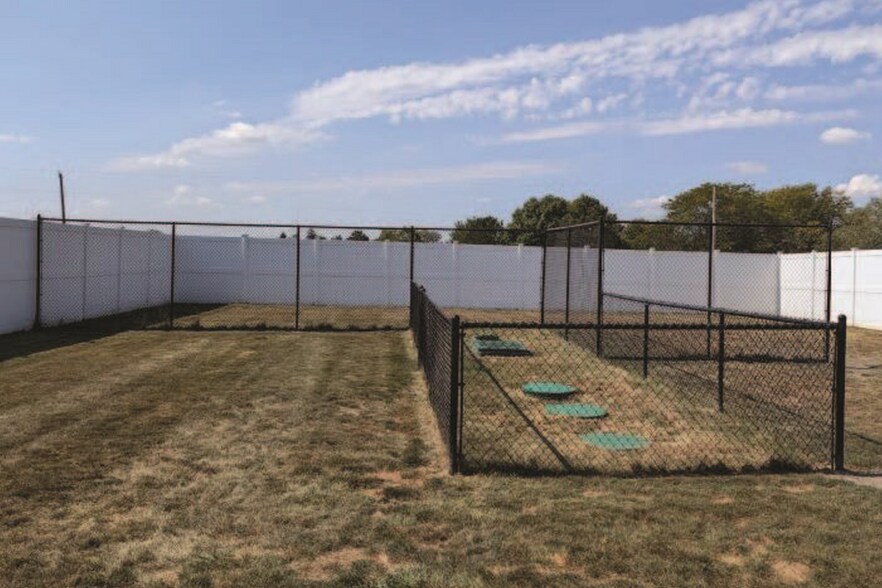 More Photos Of 949 Bell Rd, Minooka Veterinarian Kennel For Lease