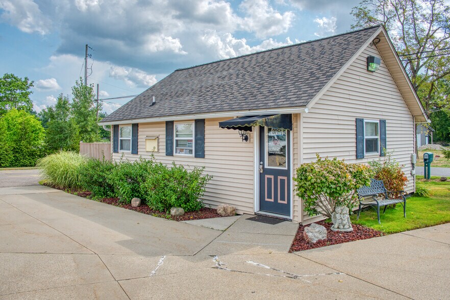 More Photos Of 1605 Vandekarr Rd, Owosso Assisted Living For Sale