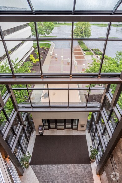 More Photos Of 4350 Westown Pky, West Des Moines Office For Lease