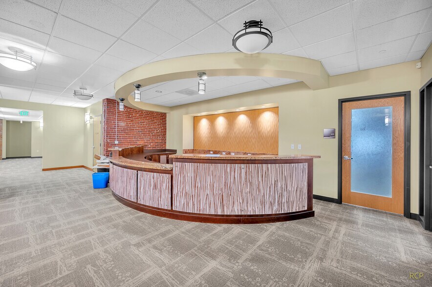 More Photos Of 75 NW Couch St, Portland Medical For Lease