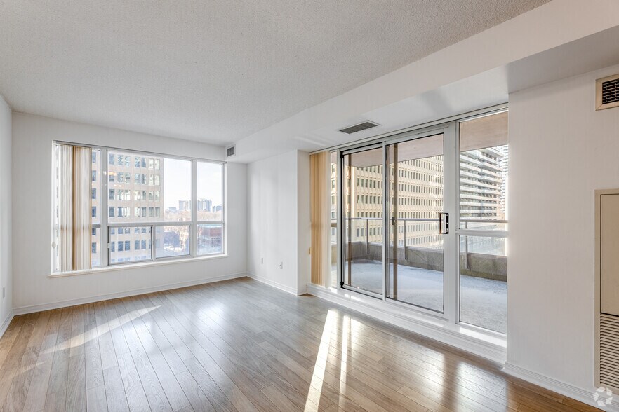 More Photos Of 925 Bay St, Toronto Apartments For Lease