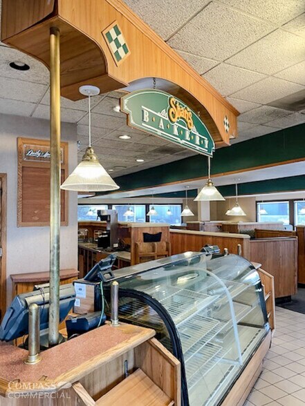 More Photos Of 210 Penninger St, Central Point Restaurant For Lease