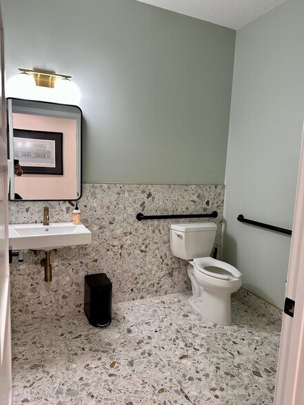 More Photos Of McKendree Rd, San Antonio Office For Sale