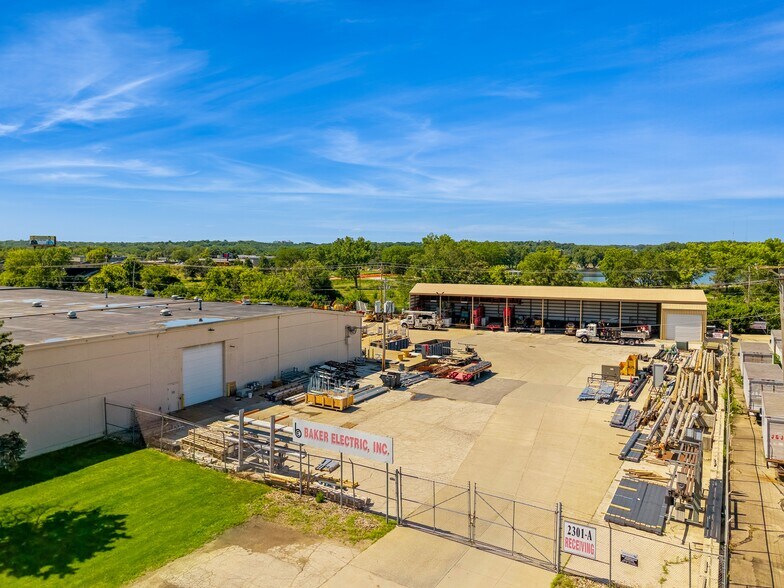 More Photos Of 2301 Fleur Dr, Des Moines Warehouse For Lease