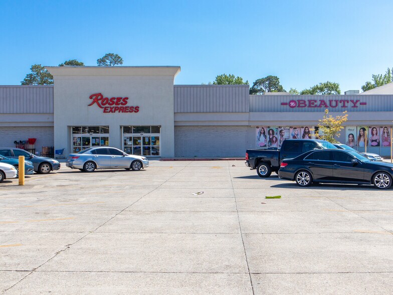 More Photos Of 1307-1355 E Pass Rd, Gulfport Storefront For Lease