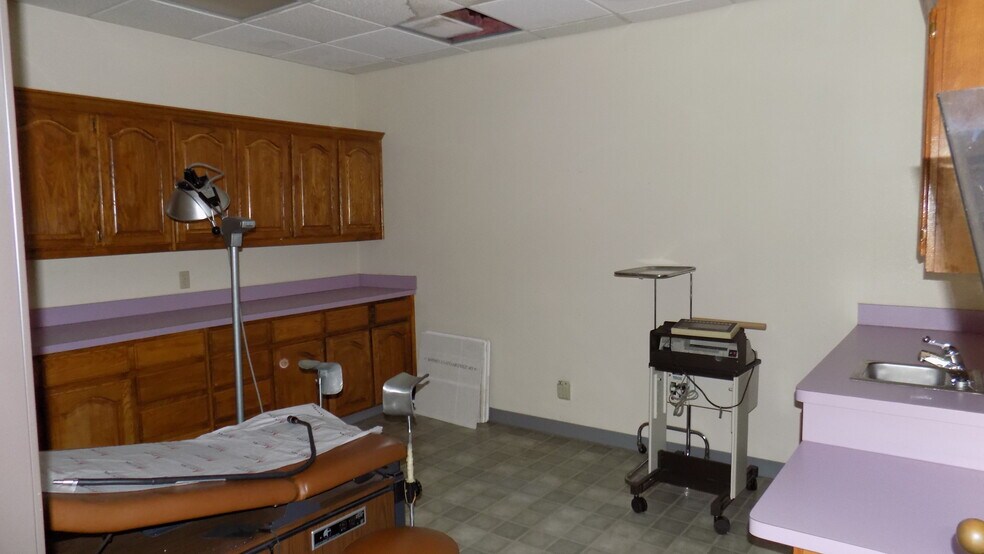 More Photos Of 315 S Cockrell Hill Rd, Duncanville Medical For Lease