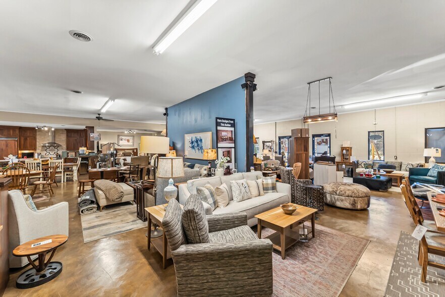 More Photos Of 2994 Hickory Blvd, Hudson Freestanding For Sale