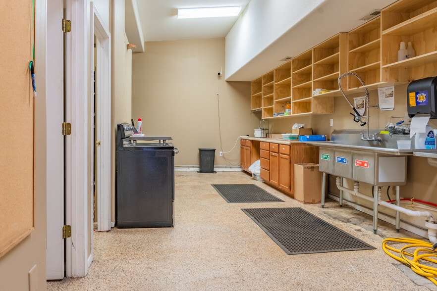 More Photos Of 620 Cherokee St, Leavenworth Storefront Retail Office For Sale