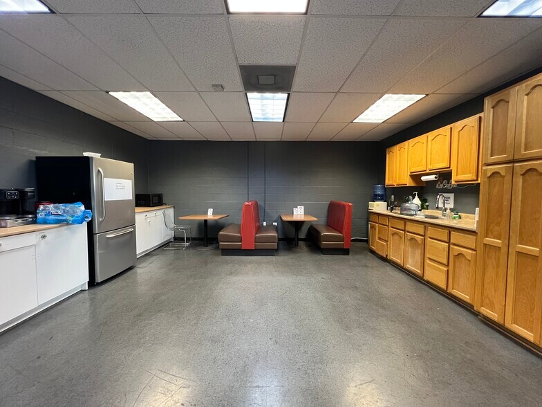 More Photos Of 315 S Flower St, Burbank Warehouse For Lease