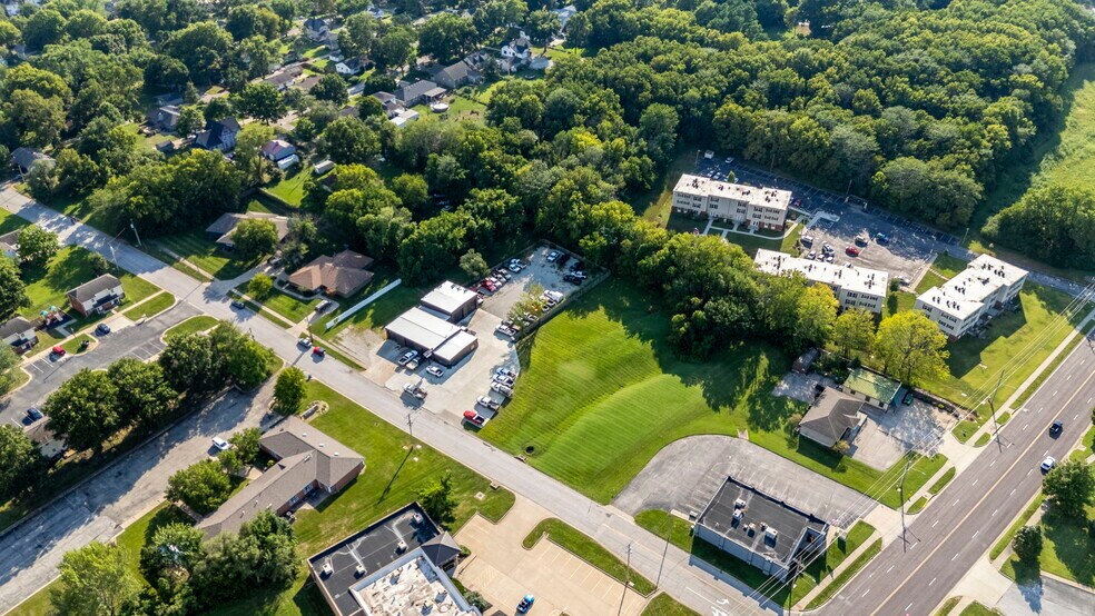 More Photos Of 404 N East St, Paola Auto Repair For Sale