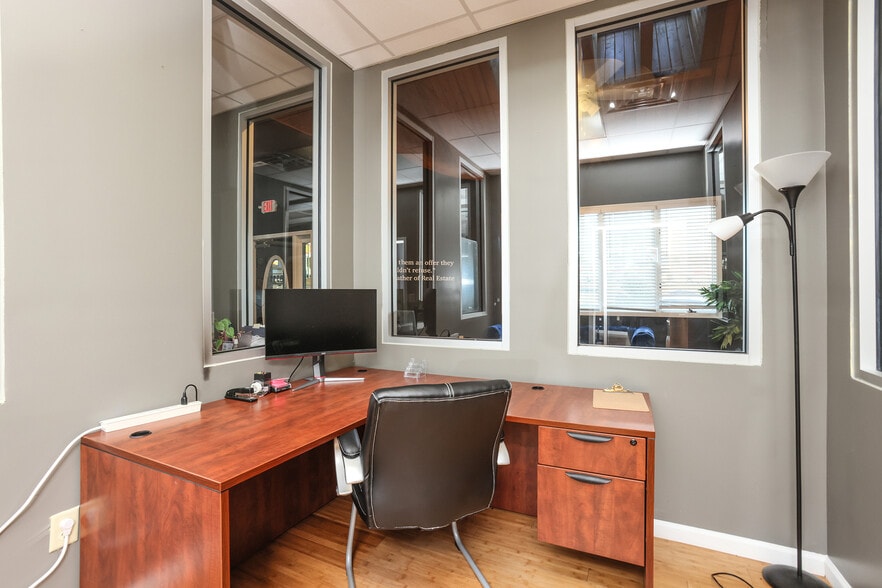 More Photos Of 8311 Two Notch Rd, Columbia Office For Sale