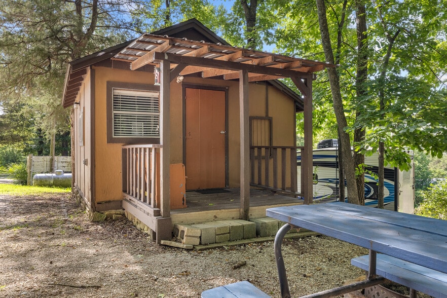 More Photos Of 621 Court St, Jasper Trailer Camper Park For Sale
