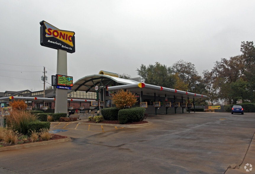 Primary Photo Of 4763 S Union Ave, Tulsa Fast Food For Sale