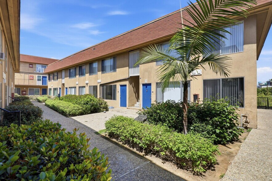 More Photos Of 4881 Rolando Ct, San Diego Apartments For Sale