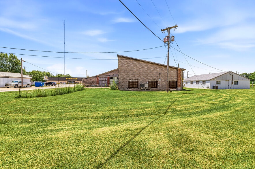 More Photos Of 7874 E State Road 28, Elwood Flex For Sale
