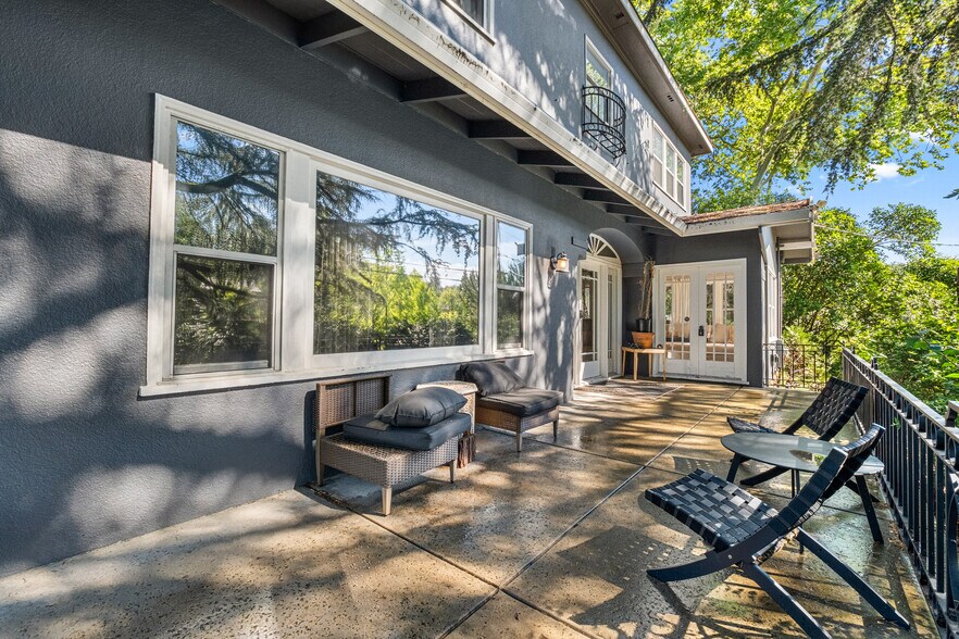 More Photos Of 320 Taylor Rd, Newcastle Specialty For Sale