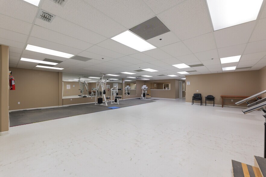 More Photos Of 305 Expressway 83, Mission Medical For Lease