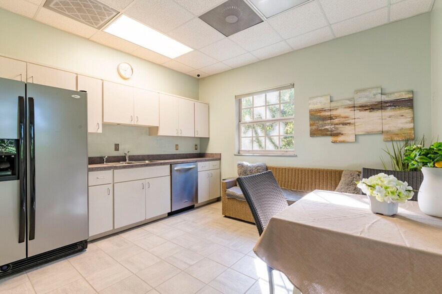 More Photos Of 1938 N Hercules Ave, Clearwater Office For Sale