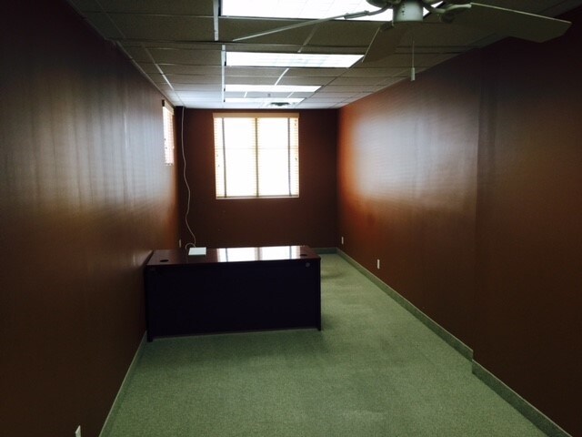More Photos Of 913 Manor Dr NE, Spring Lake Park Office For Lease