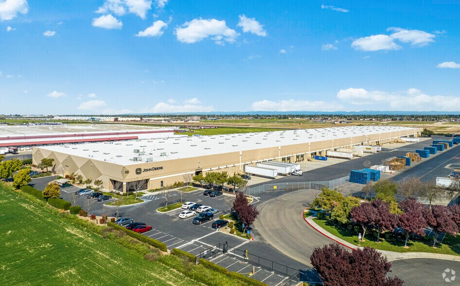 More Photos Of 17400 Shideler Pky, Lathrop Distribution For Lease
