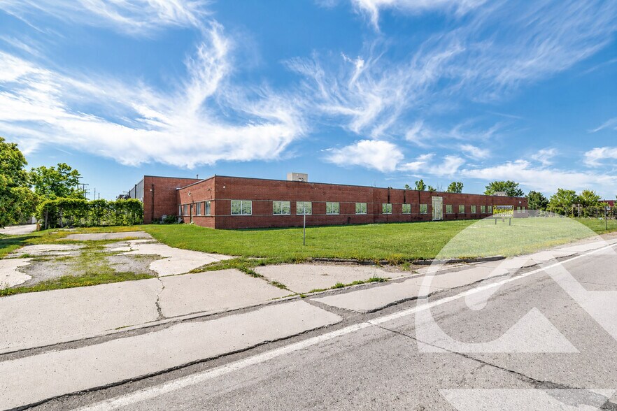 Primary Photo Of 50750 E Russell Schmidt Blvd, Chesterfield Warehouse For Lease