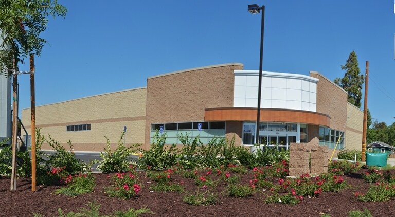 More Photos Of 1710 California St, Escalon Drugstore For Lease