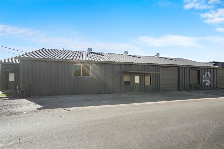 More Photos Of 98 Avenue A, Conroe General Retail For Lease