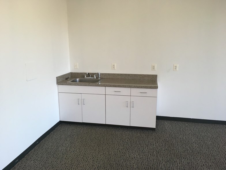 More Photos Of 8684-8704 Virginia Meadows Dr, Manassas Flex For Sale