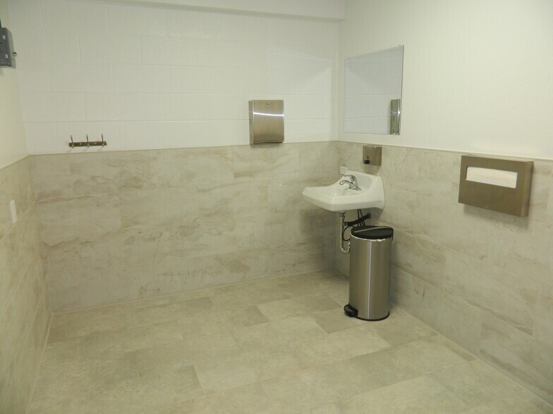 More Photos Of 1336 N Carolan Ave, Burlingame Warehouse For Lease