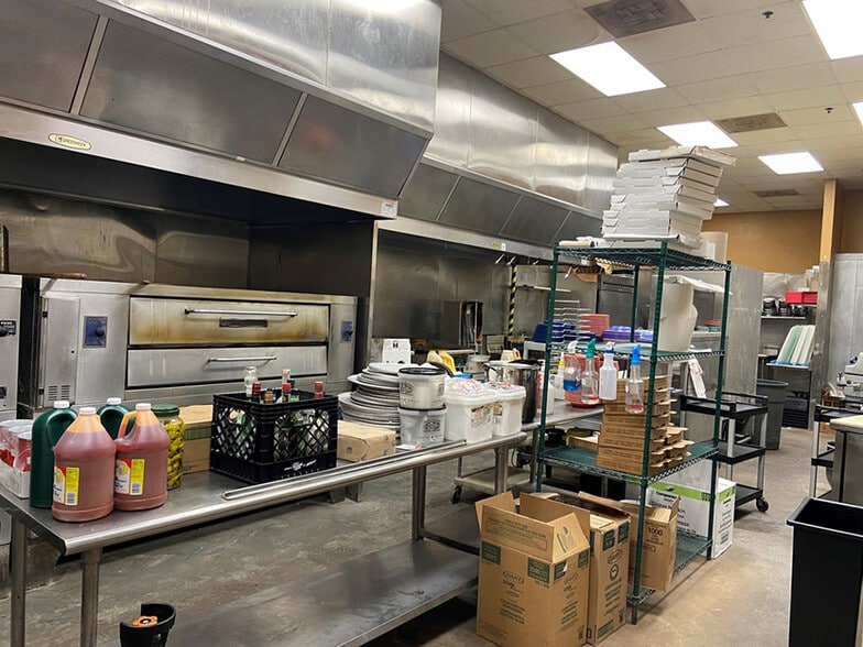 More Photos Of 3924 Jr Prewitt Pky, Lake Ozark Freestanding For Lease