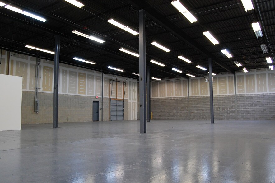 More Photos Of 1 Broad Ave, Fairview Warehouse For Lease