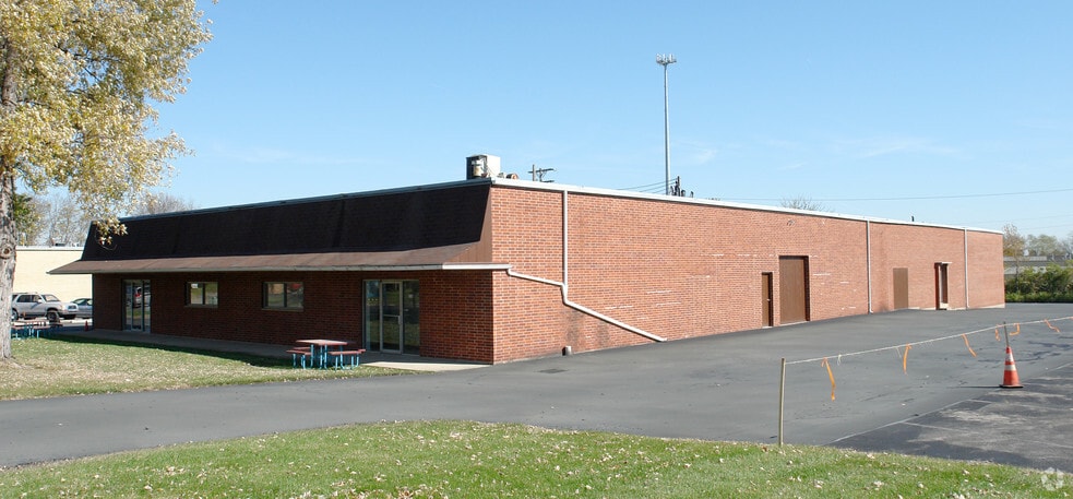 More Photos Of 118-126 Westpark Rd, Centerville Warehouse For Lease