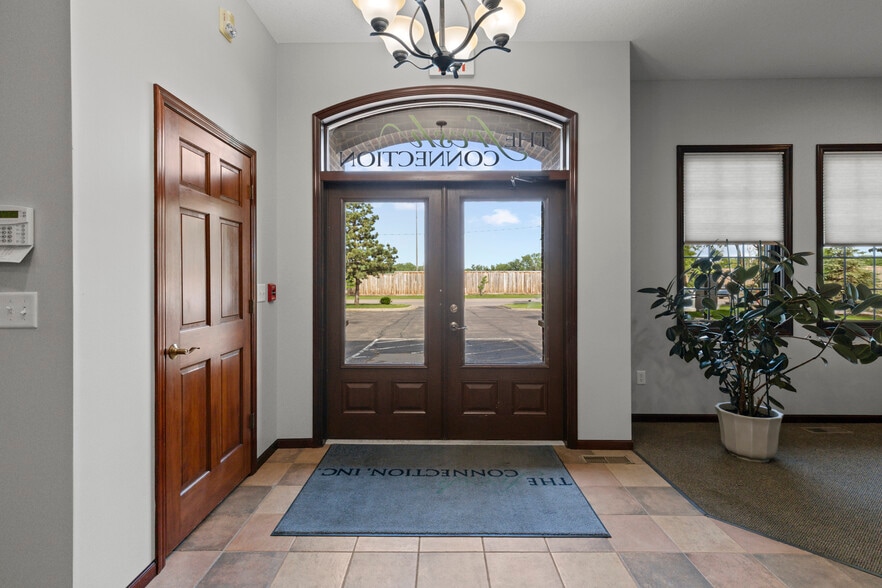 More Photos Of 9340 Hennepin Town Rd, Eden Prairie Office For Sale