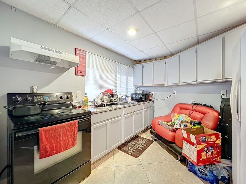 More Photos Of 307 E Vine St, Kissimmee Hotel For Sale