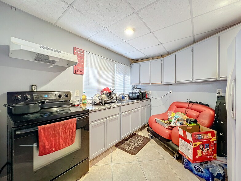 More Photos Of 307 E Vine St, Kissimmee Hotel For Sale