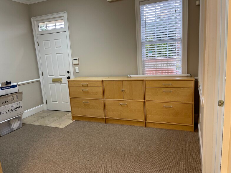 More Photos Of 4994 Lower Roswell Rd, Marietta Office For Lease