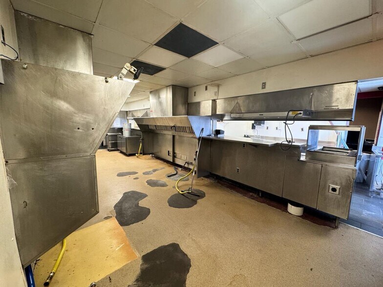 More Photos Of 1181 Stone Dr, Harrison Restaurant For Sale