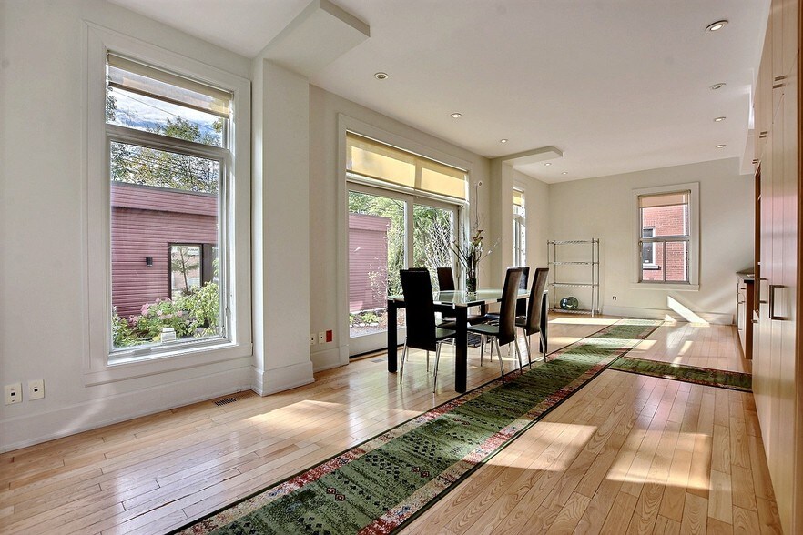 More Photos Of 510-512 Décarie Boul, Saint-Laurent Loft Creative Space For Sale