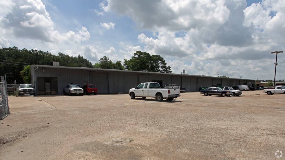 More Photos Of 1800 Sherwood Forest St, Houston Unknown For Lease