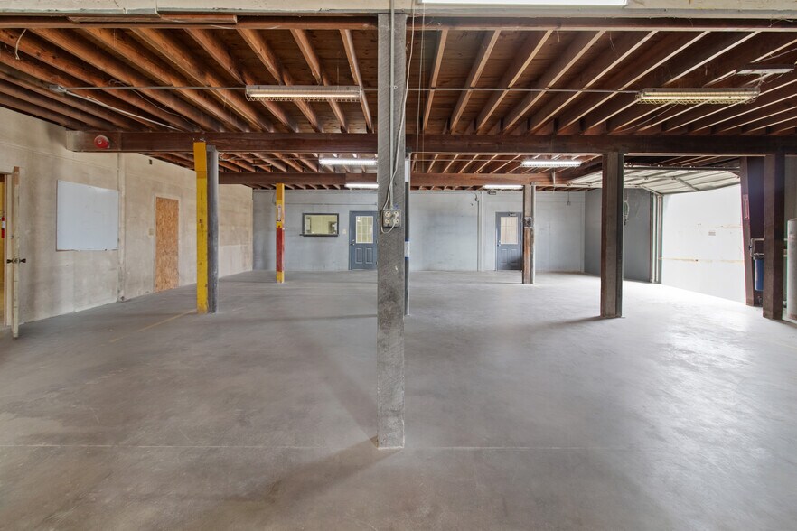 More Photos Of 6719 E Highway 332, Freeport Industrial For Sale