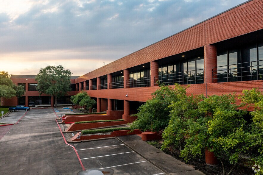 More Photos Of 600 Gemini St, Houston Office For Sale