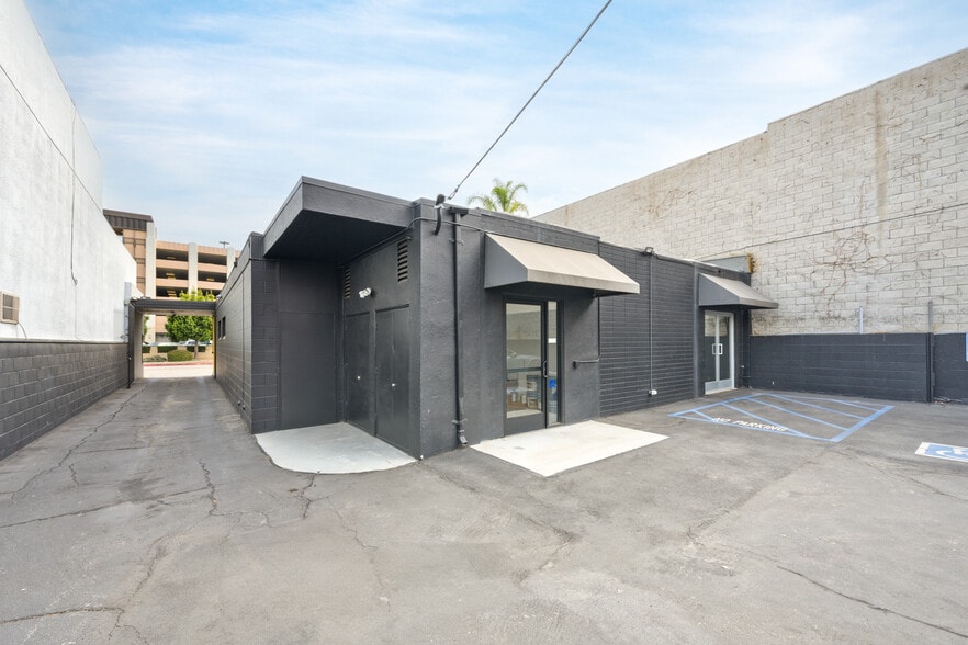 More Photos Of 953 N Cole Ave, Los Angeles Office For Lease